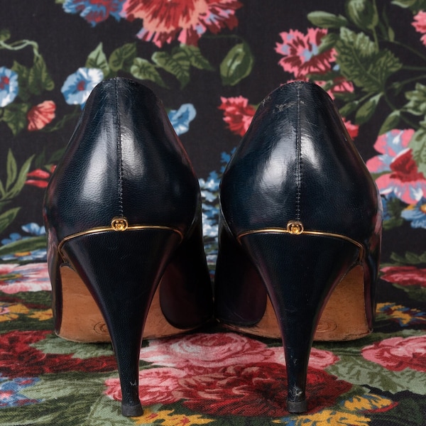 80s GUCCI Navy Blue Pumps With Gold Logo/Heel Detail Made in Italy (38/8)