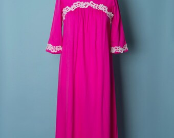 RARE 1960s Lauhala Neon Fuschia Pink Barkcloth Kaftan Mumu with Crochet Lace Trim