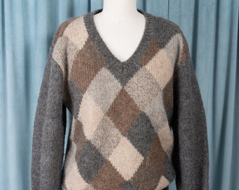 Oleg Cassini Icelandic Wool Heathered Gray and Brown Diamond Pattern V-Neck Sweater