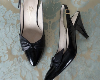 Oleg Cassini Black Patent Leather Pointy Toe Slingback Heels with Leather Bows 1980s