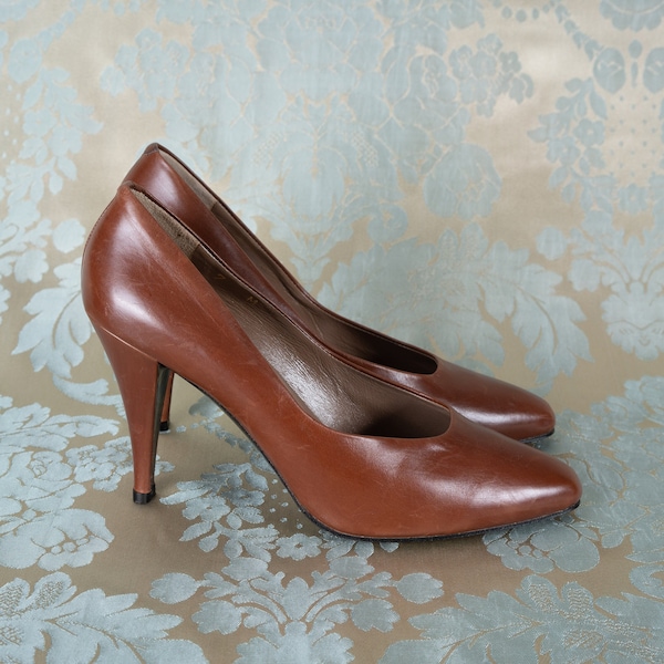 Vintage 70s Garolini Brown Heels / Made in Italy / 7M