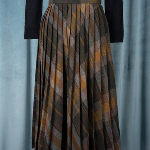 Vintage 1970s Evan-Picone Plaid Wool Accordion Pleat Skirt image 2