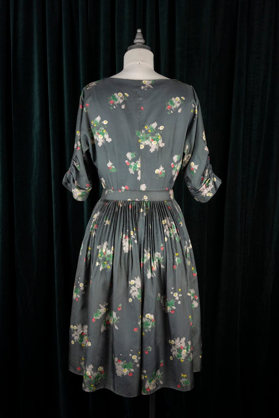 1950s R&K Original Floral Print Gray Pleated Dres… - image 5