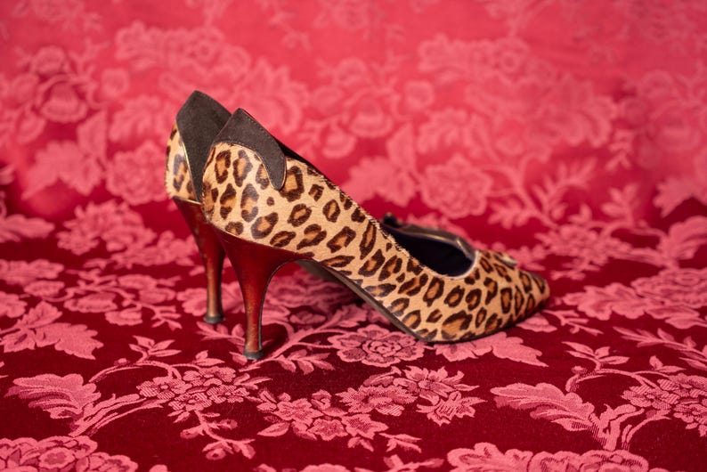 1980s Couture by Donald Pliner Leopard, Brown Suede & Gold Leather Peep Toe Heels Bild 3