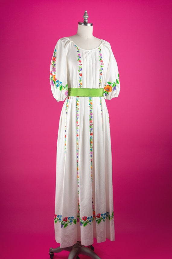 Gorgeous 1970s Jeannene Booher Bright White Cotton