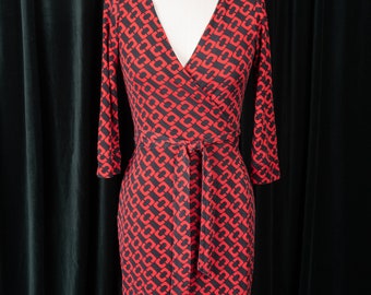 Classic Diane von Furstenburg Black/Red Chain Link Print Silk Jersey Jeanne Wrap Dress