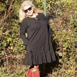 Schwarzes Baumwoll Kleid mit Taschen: Plus Size Boho Langarm