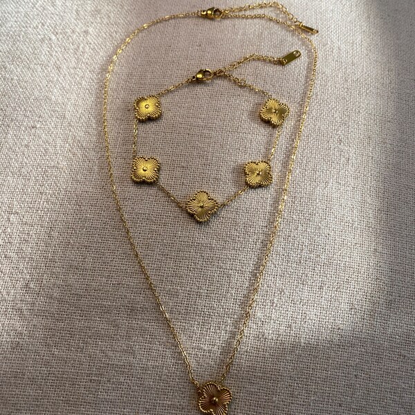 18k gold plated four leaf clover charm necklace