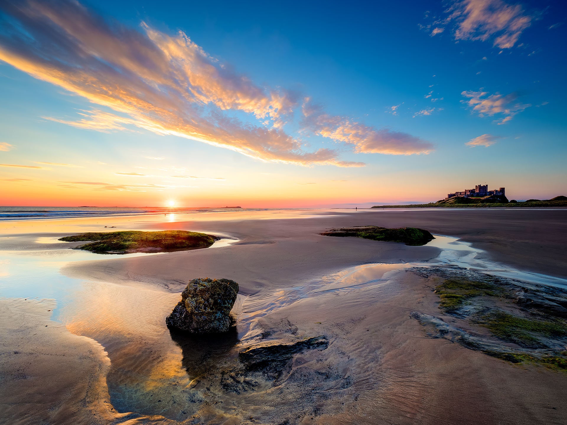 Impresión del Castillo de Bamburgh al amanecer: Arte mural costero de playa  - Etsy México, image size:1920x1440