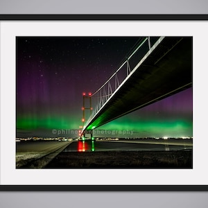 Humber Bridge und Nordlicht, Humber-Mündung, Hull, Aurora - Fotografie Druck, Leinwand, Wand Kunst, Foto Print