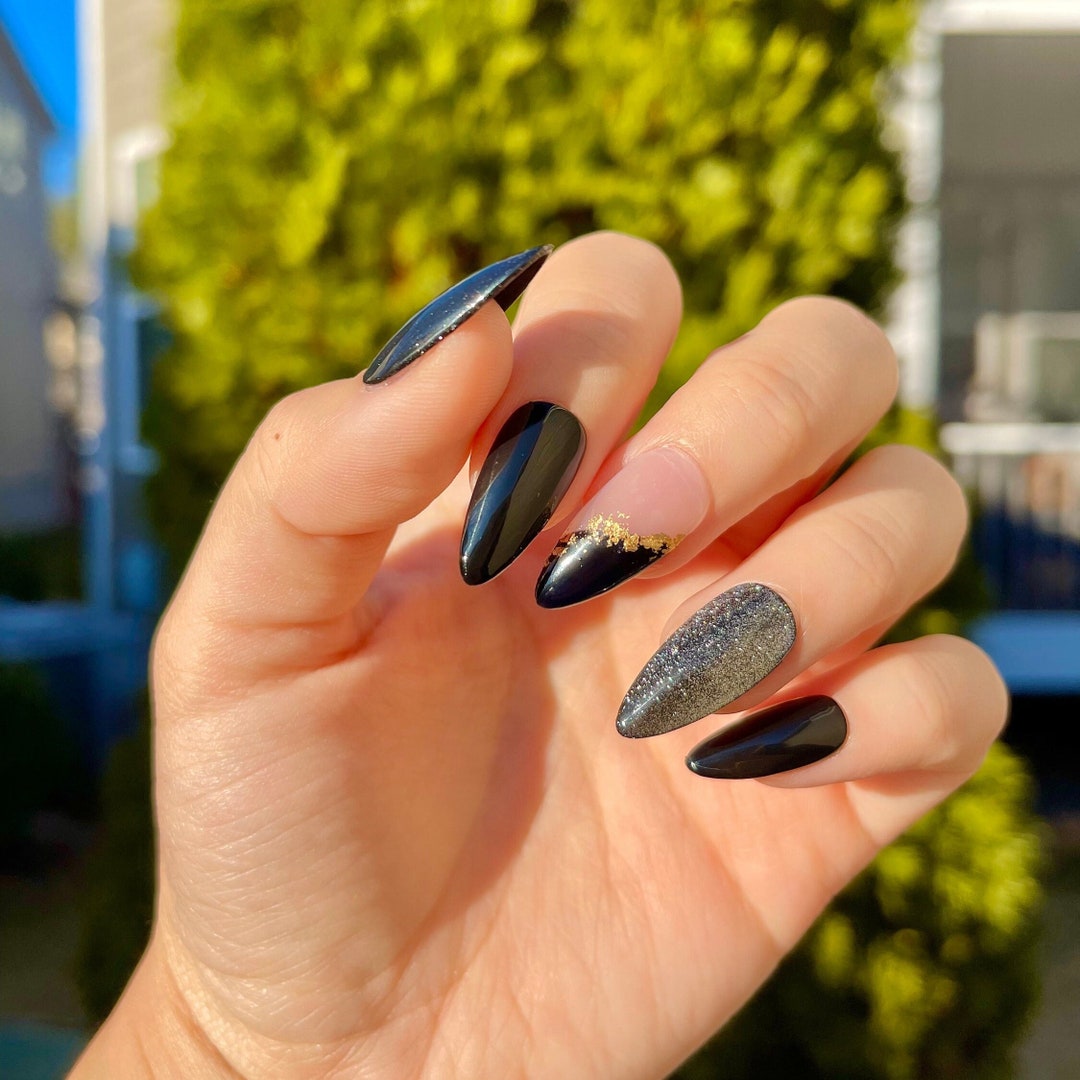 Glamorous Black Velvet Nail Look