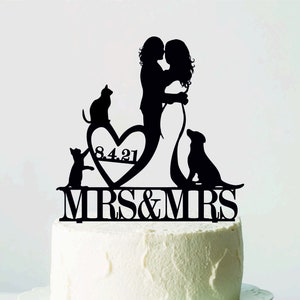 Lesbian Wedding Cake Topper, Mrs&Mrs Cake Topper, Same Sex wedding, Cake topper with two cats and dog, Wedding Cake topper with dogs, Gift