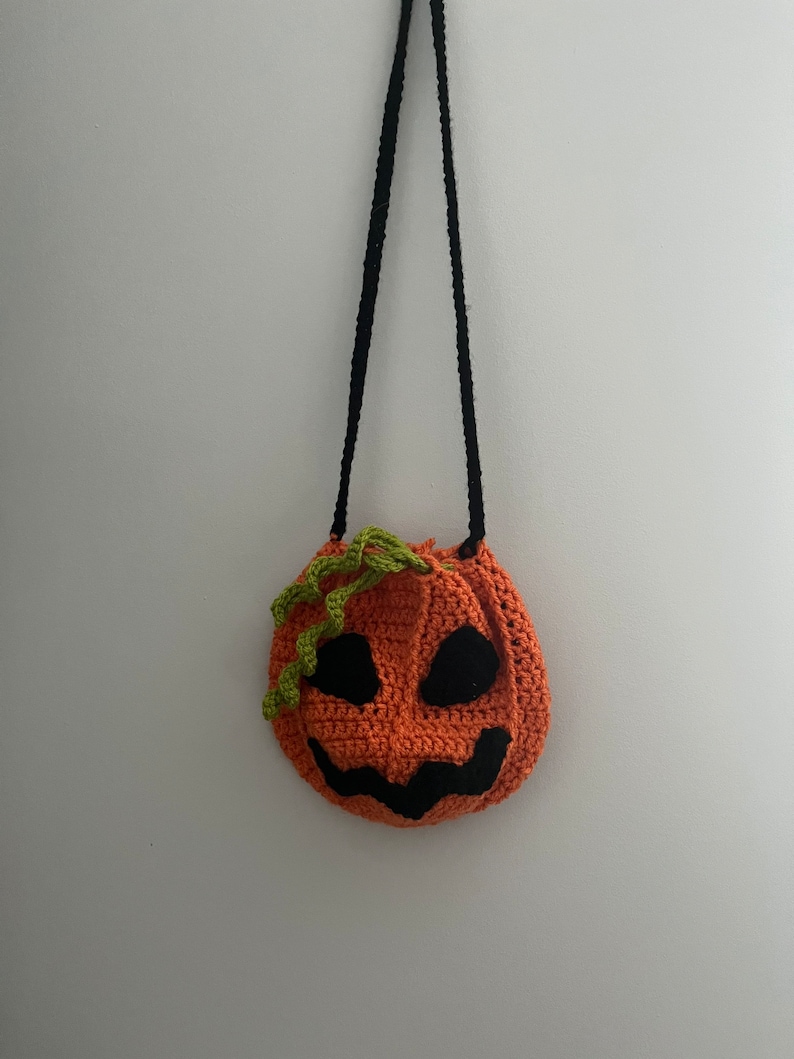 Pumpkin trick or treat bag crochet pattern downloadable PDF image 4