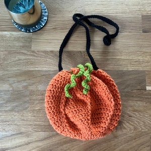 Pumpkin trick or treat bag crochet pattern downloadable PDF image 1