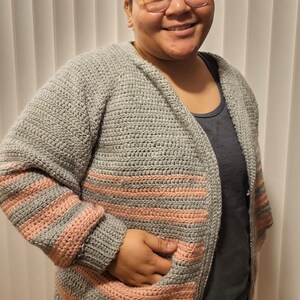 Crescendo-Cardigan mit Taschen, gestreifter Top-Down-Cardigan Häkelanleitung herunterladbares PDF Bild 8