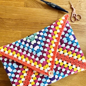 Granny Square Pouch crochet pattern - downloadable PDF