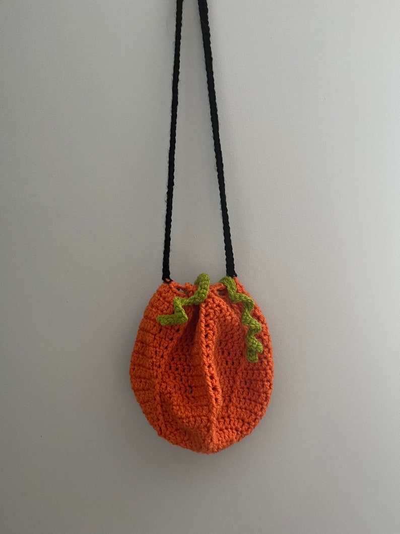 Pumpkin trick or treat bag crochet pattern downloadable PDF image 5