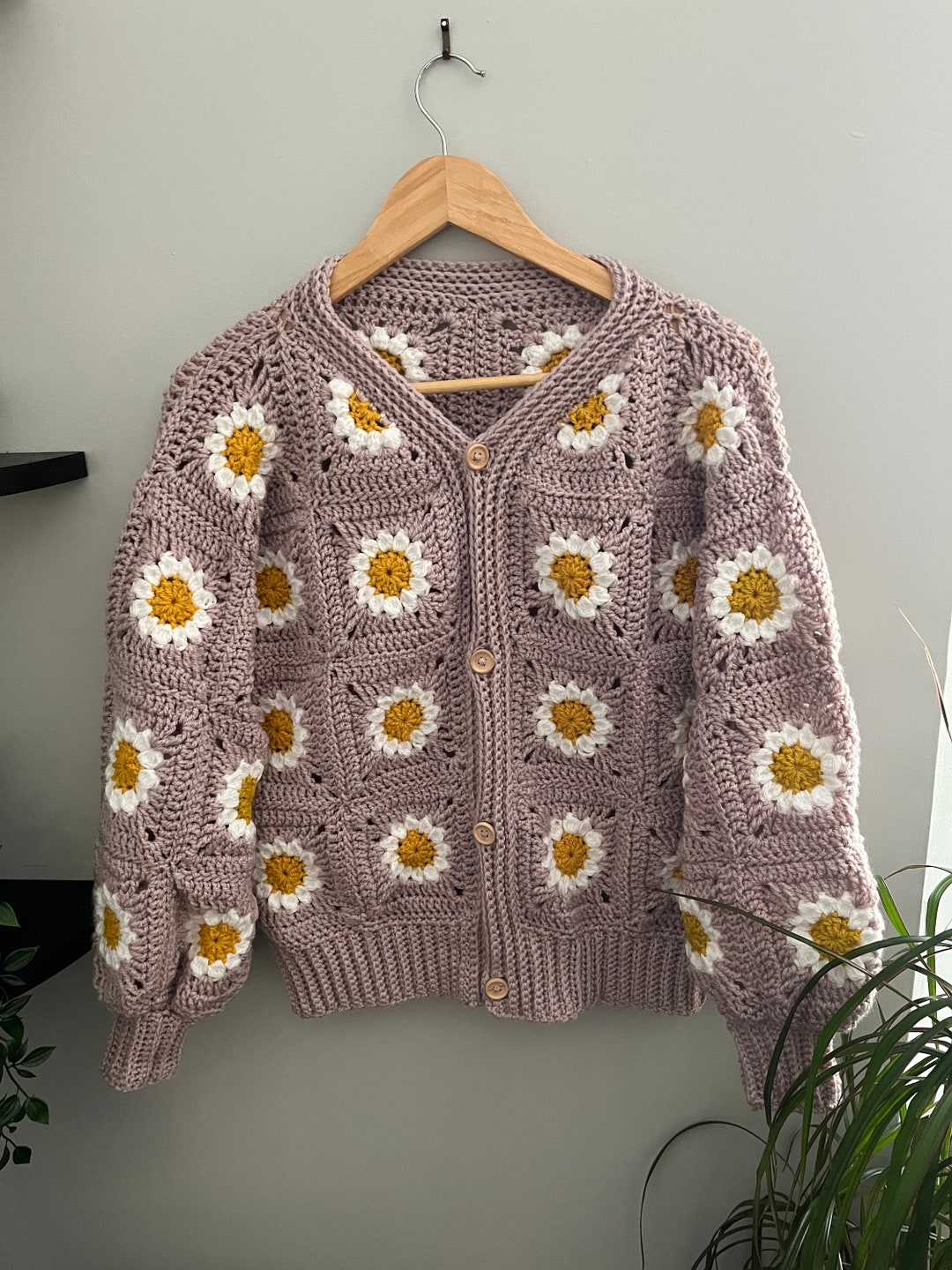 Daisy Granny Square Cardigan - Crochet Pattern
