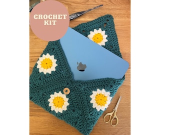 Daisy Granny Square pouch crochet kit - perfect gift for crafty beginners!