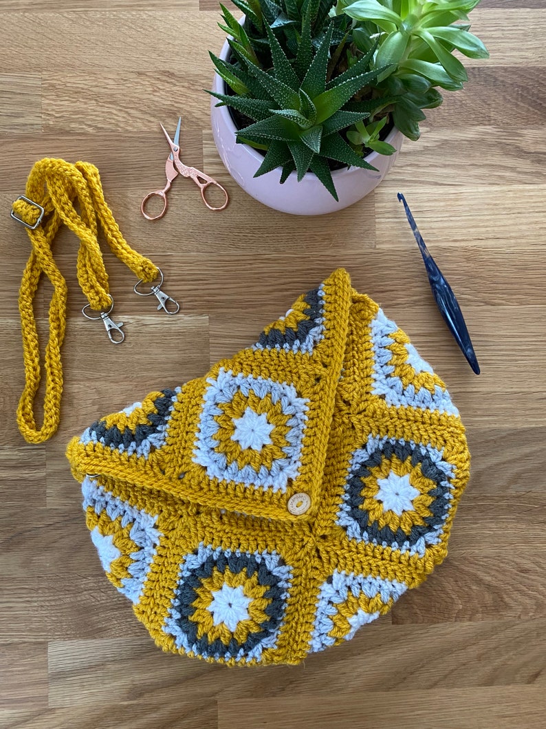 StarBurst Four Way granny square tote bag crochet pattern downloadable PDF image 1