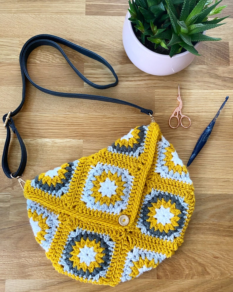 StarBurst Four Way granny square tote bag crochet pattern downloadable PDF image 2