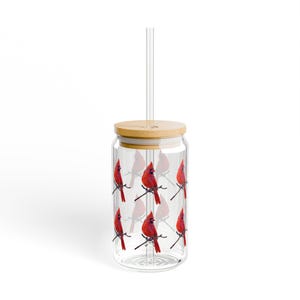 Copo Sipper - Design de Cardeal em Galho, Presente para Amantes de Pássaros, Copo Inspirado na Natureza, Copo Térmico de 16oz, Presente Único, Presente para Observadores de Pássaros