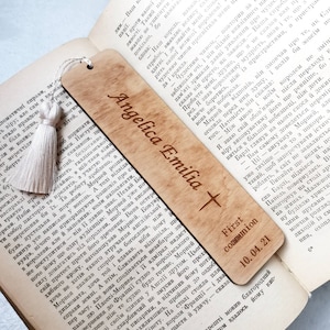 First holy communion bookmark gift for girl Personalized 1st communion bookmark for boy Custom wooden bookmark with tassel Save the date