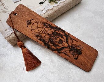 Wolf bookmark Engraved wooden bookmark with tassel Christmas wife gift for him Scandinavian bibliophile gift idea Celtic booktok room decor