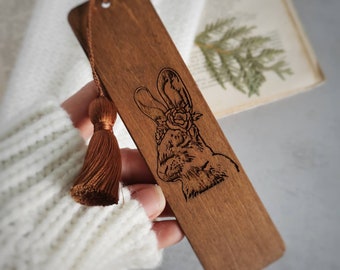 Graviertes Kaninchen Lesezeichen aus Holz mit Quaste