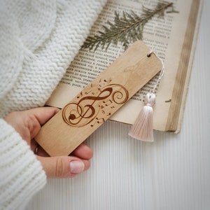 Treble clef bookmark Music note engraved wooden bookmark with tassel Musical piano student birthday gift Thank you gift for piano teacher