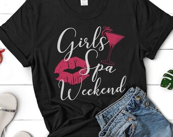 ガールズ スパ ウィークエンド T シャツ、ガールズ ウィークエンド シャツ、スパ ウィークエンド T シャツ、ガールズ トリップ シャツ、ガール ウィークエンド T シャツ、フレンド T シャツ、スパ バチェロレッテ パーティー