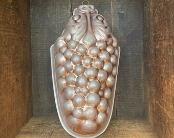 Vintage Pink Metal Mold // Grape Shaped Pastry Pan // Decorative Wall Hanging Art // Mid Century Retro Kitchen Decor