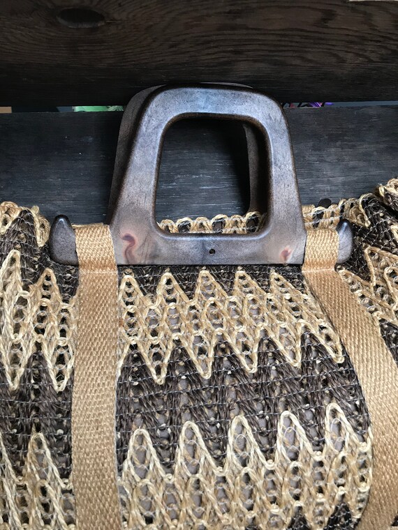 Vintage Woven Jute Tote // 1970s Faux Wood Handle… - image 4