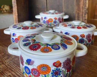 4個セット // 蓋付き陶器皿 // レトロな花柄/蝶柄デザイン // 日本製