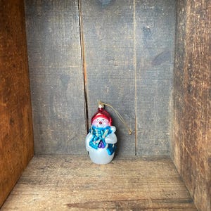 Ornamento pupazzo di neve in vetro soffiato vintage // Dipinto a mano // Festivo