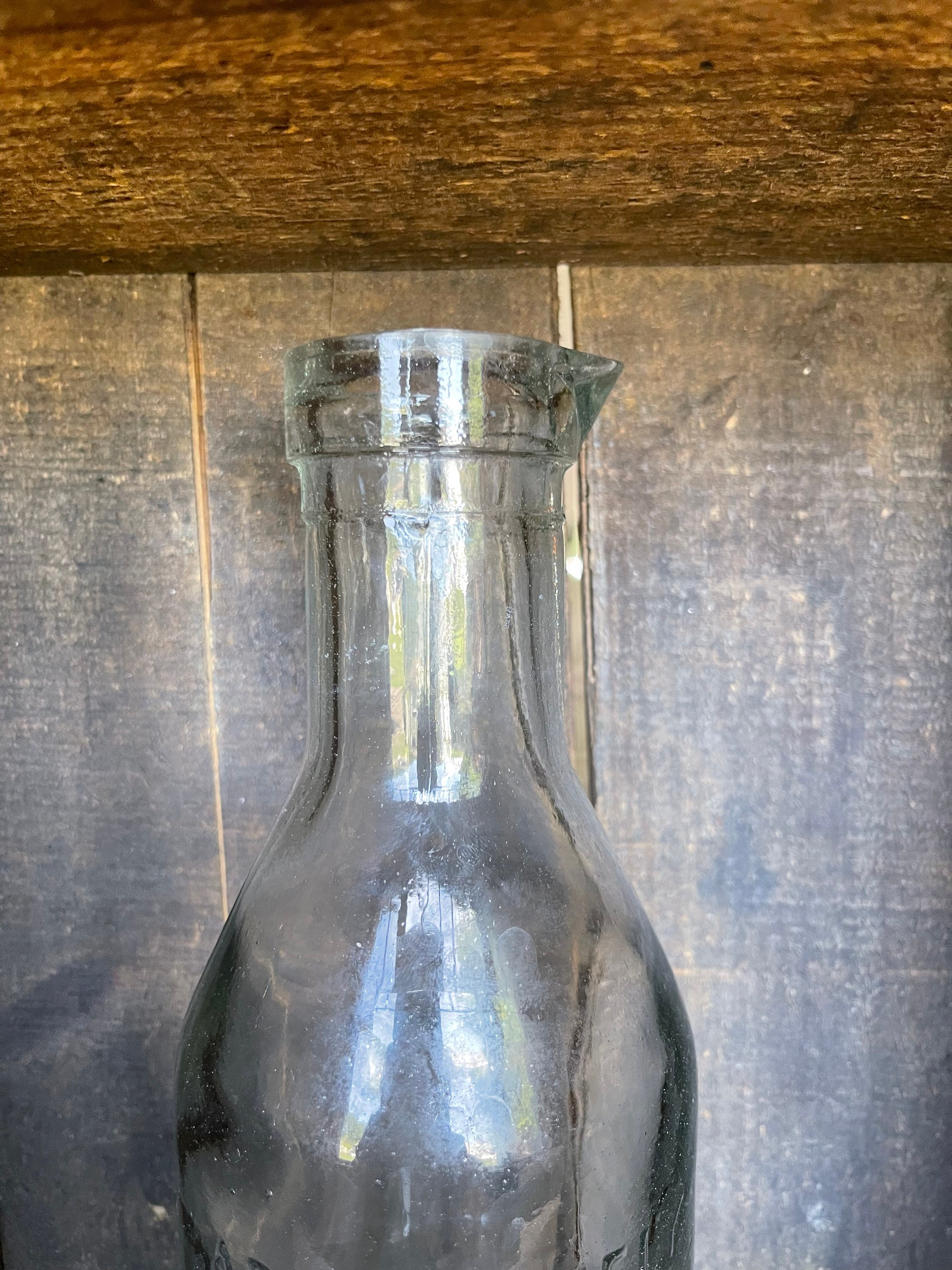 Absolutely Pure Milk ヴィンテージガラスボトル / エンボス加工