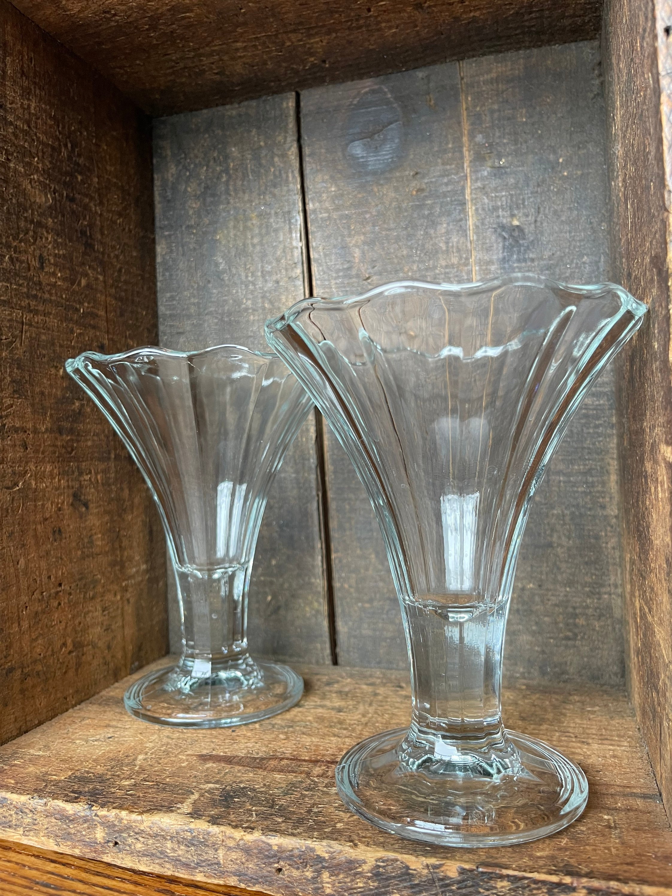 イタリアの素敵なヴィンテージガラス製カットアウトボウル