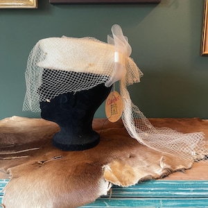 Vintage Hat/Fascinator with Mesh Front // Made in Canada // Wedding // Ivory