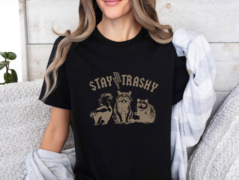 Camiseta Stay Trashy, Camiseta de mapache adorable, Camiseta sarcástica, Regalo sarcástico, Camiseta meme, Camiseta de mapache retro, Camiseta de mapache divertida imagen 3