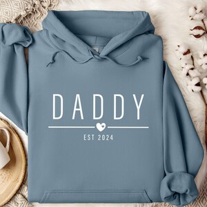 Sudadera para mamá primeriza, Sudadera para papá primerizo, Papá y mamá, Mamá personalizada, Sudadera personalizada para papá, Regalo de cumpleaños para papá, Sudadera familiar adorable imagen 3