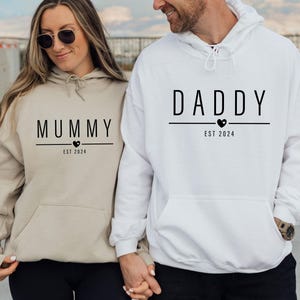 Sudadera para mamá primeriza, Sudadera para papá primerizo, Papá y mamá, Mamá personalizada, Sudadera personalizada para papá, Regalo de cumpleaños para papá, Sudadera familiar adorable imagen 1