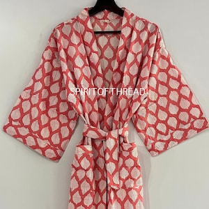 Bata kimono de algodón con estampado floral a mano