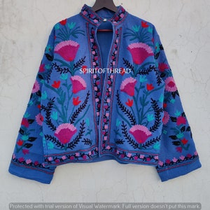 Cappotto da giacca ricamato a mano Suzani in cotone blu scuro, donne indossano giacche invernali, regalo da damigella d'onore, giacca invernale, abito kimono, damigella d'onore immagine 1