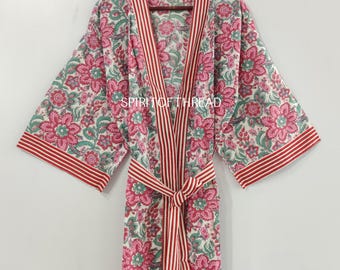 Kimono de algodón con estampado floral rosa: ropa de estar por casa con estampado de bloques a mano