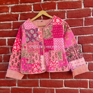 Veste en patchwork rose faite main, veste en patchwork de coton cousue à la main, style veste automne-hiver manteau streetwear bohème matelassé réversible image 1