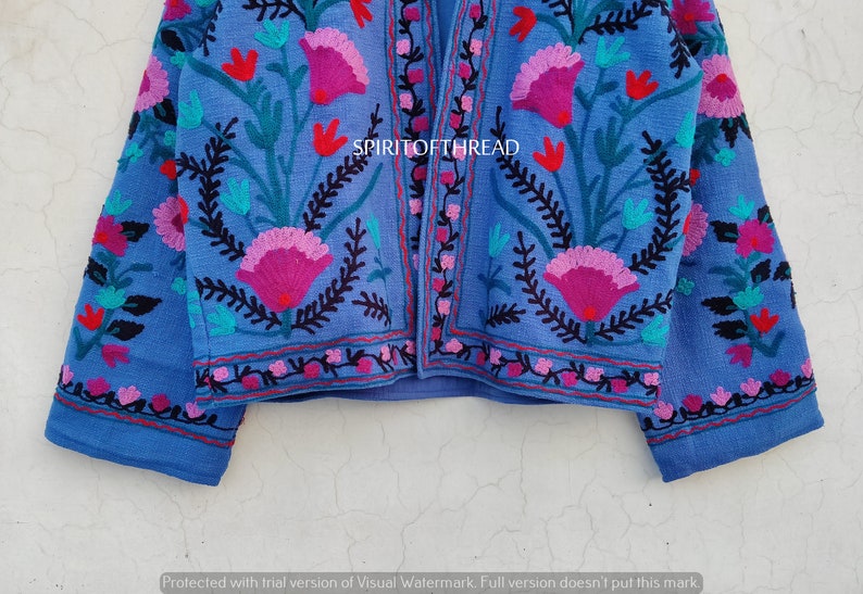 Abrigo de chaqueta de bordado a mano Suzani de algodón azul oscuro, las mujeres usan chaquetas de invierno, regalo de dama de honor, chaqueta de invierno, bata de kimono, dama de honor imagen 5