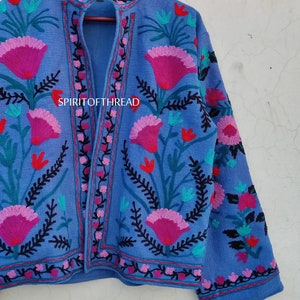 Cappotto da giacca ricamato a mano Suzani in cotone blu scuro, donne indossano giacche invernali, regalo da damigella d'onore, giacca invernale, abito kimono, damigella d'onore immagine 6