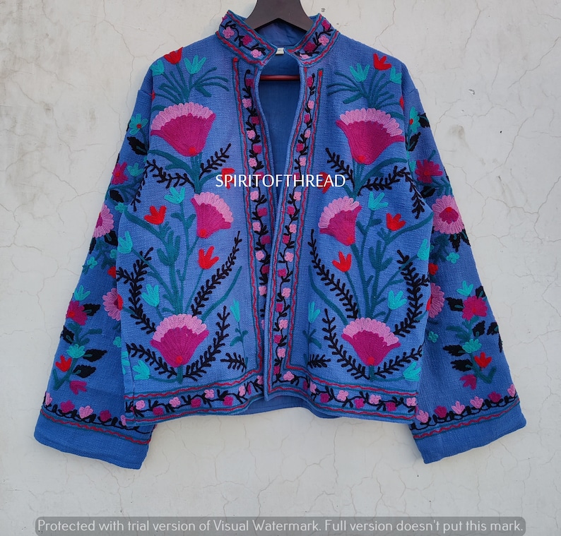 Cappotto da giacca ricamato a mano Suzani in cotone blu scuro, donne indossano giacche invernali, regalo da damigella d'onore, giacca invernale, abito kimono, damigella d'onore immagine 1