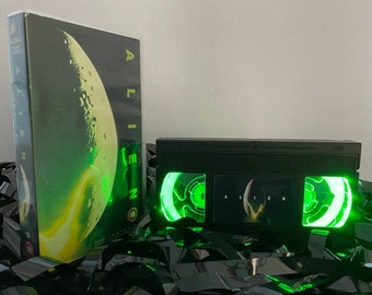 Alien Horror VHS Lamp, 80s Horror Movie Film, a great gift for film lovers & movie buffs