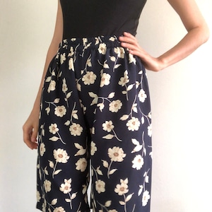 vintage 80s loose-fit shorts with elastic waistband, long breezy floral shorts | in excellent condition, size medium